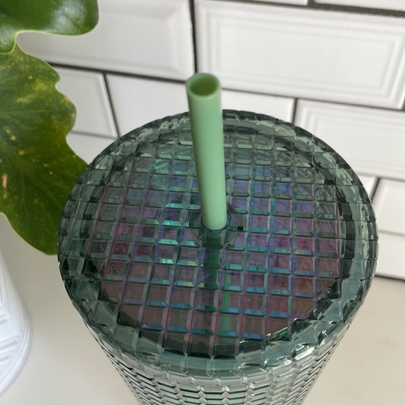 NWT Starbucks Fall 2022 Green ‘Rainforest Grid’ Iridescent Venti Tumblers 20 Oz - Picture 3 of 6
